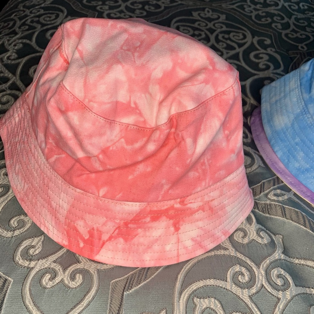 Pink tie dye bucket hat
